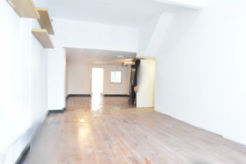 Shop to rent, West Ham Lane, London, E15