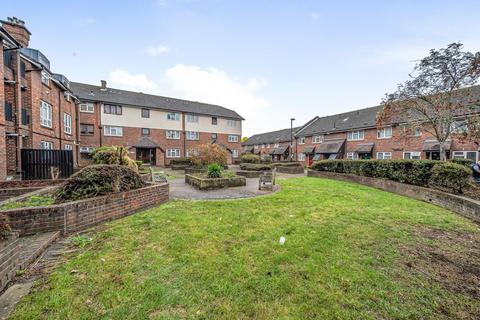 1 bedroom flat for sale, Sedgehill Road, London, SE6 3QS