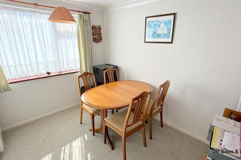 132 Brookside Crescent, Cuffley, Potters Bar, EN6 4QL