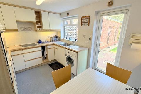 132 Brookside Crescent, Cuffley, Potters Bar, EN6 4QL