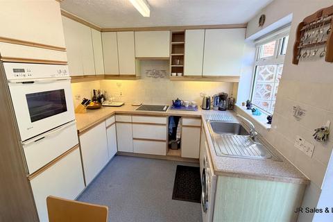 132 Brookside Crescent, Cuffley, Potters Bar, EN6 4QL