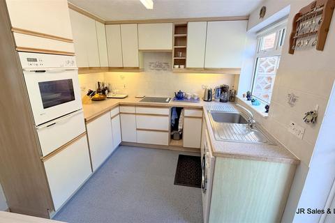 132 Brookside Crescent, Cuffley, Potters Bar, EN6 4QL