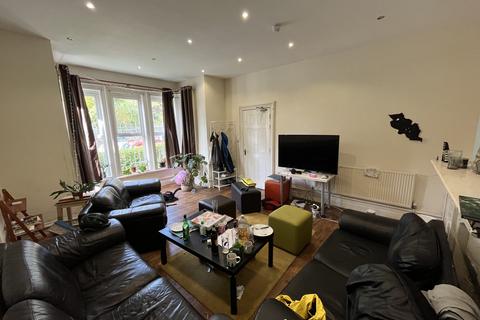 12 bedroom detached house to rent, Grosvenor Road, Leeds, West Yorkshire, LS6