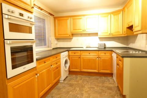 4 bedroom terraced house to rent, Arbrook Avenue, Milton Keynes MK13