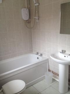 2 bedroom terraced house to rent, High Street, Newcastle-under-Lyme ST5