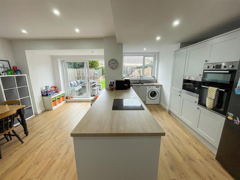 Kitchen/ Dining Room