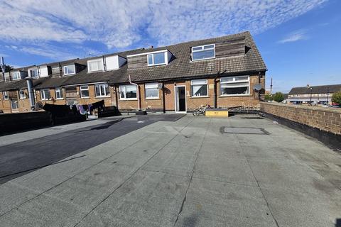 3 bedroom flat for sale, St. Andrews Square, Bolton-upon-Dearne S63