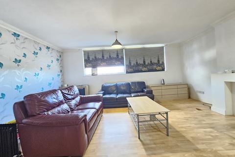 3 bedroom flat for sale, St. Andrews Square, Bolton-upon-Dearne S63