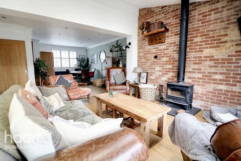 24 Fourth Avenue, Woodlands, Doncaster, DN6 7QA