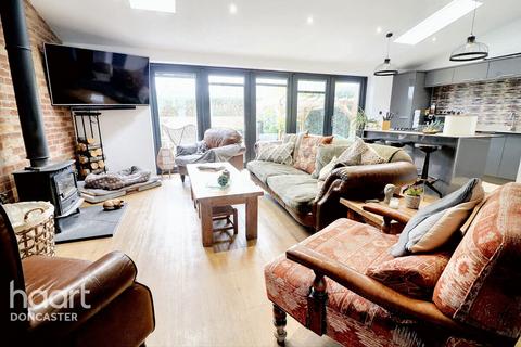 24 Fourth Avenue, Woodlands, Doncaster, DN6 7QA
