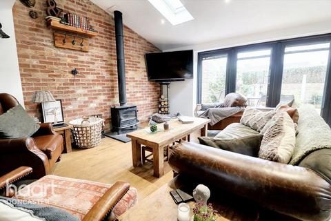 24 Fourth Avenue, Woodlands, Doncaster, DN6 7QA
