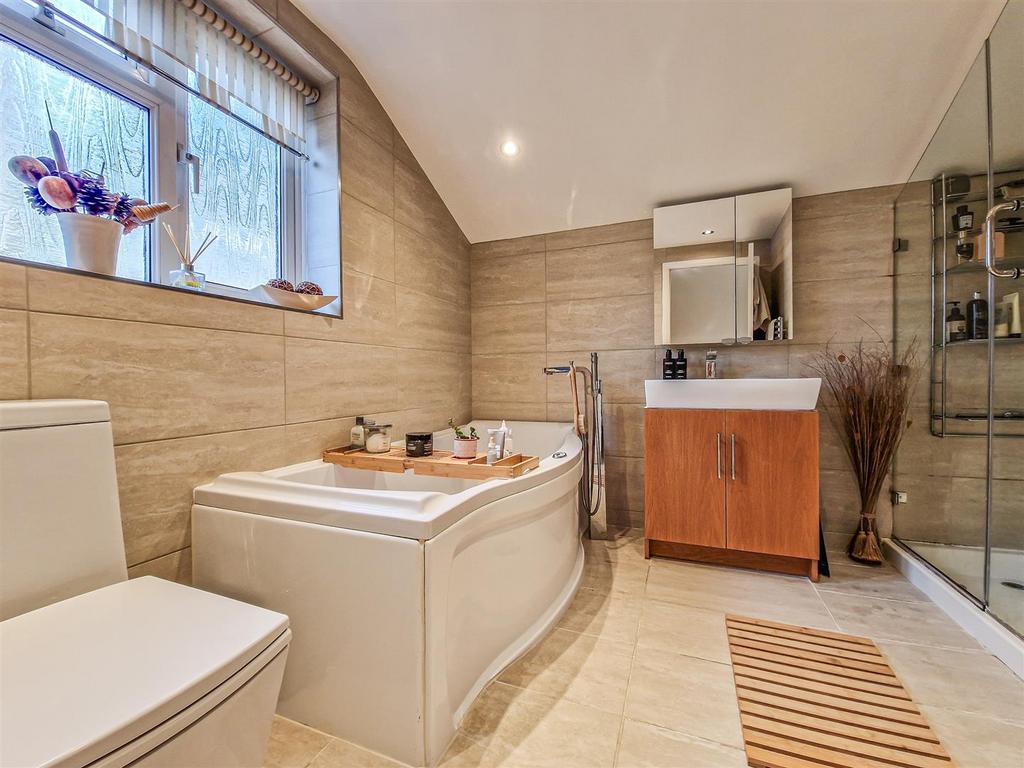 Luxury Bathroom w.c