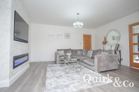 4 bedroom semi-detached house for sale, Meynell Avenue, Canvey Island, SS8