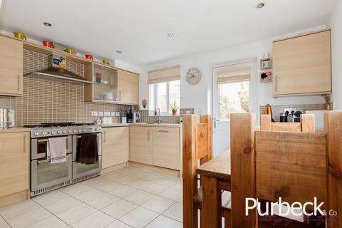 3 bedroom semi-detached house for sale, Guillemot Close, Stowmarket IP14