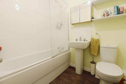 4 Cricketers Close, Royal Wootton Bassett, Swindon, SN4 8JD