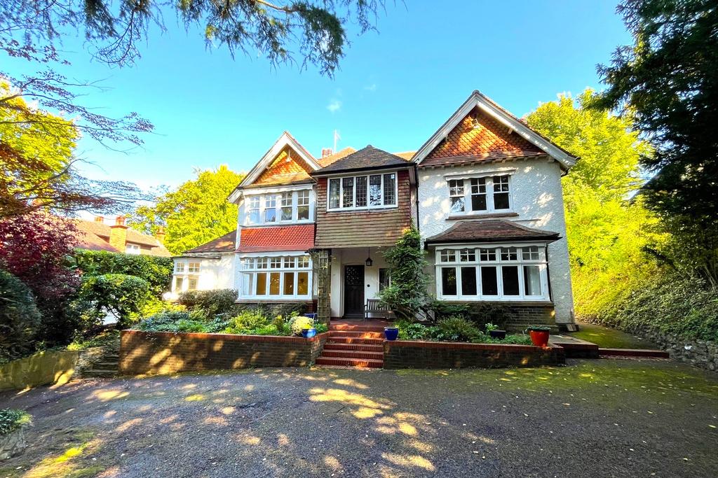 Warlingham CR6 7 bed detached house to rent £3,500 pcm (£808 pw)