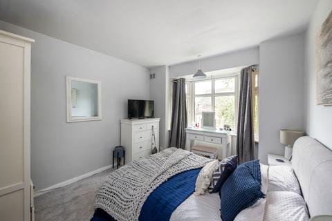 43a Kingsley Grove, Reigate, RH2 8DU