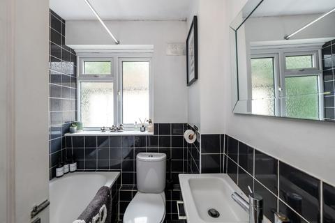 43a Kingsley Grove, Reigate, RH2 8DU