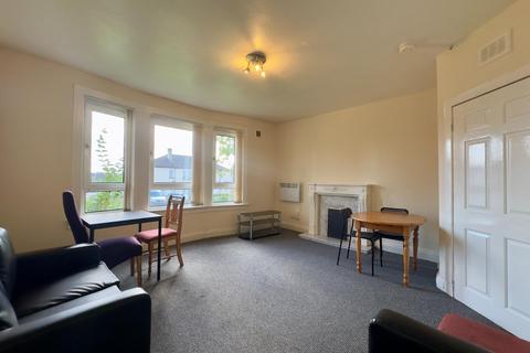 2 bedroom flat to rent, Carnwadric Road, Thornliebank, Glasgow, G46