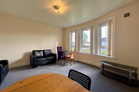 2 bedroom flat to rent, Carnwadric Road, Thornliebank, Glasgow, G46