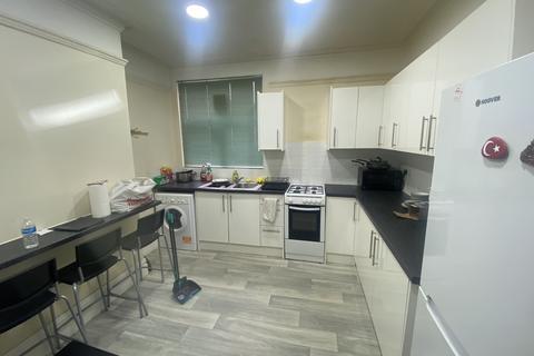 2 bedroom flat to rent, East Park Road, Leicester LE5