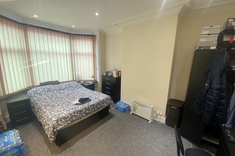 2 bedroom flat to rent, East Park Road, Leicester LE5