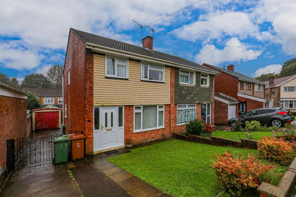 LonYWaun, Caerphilly 3 bed semidetached house for sale £280,000