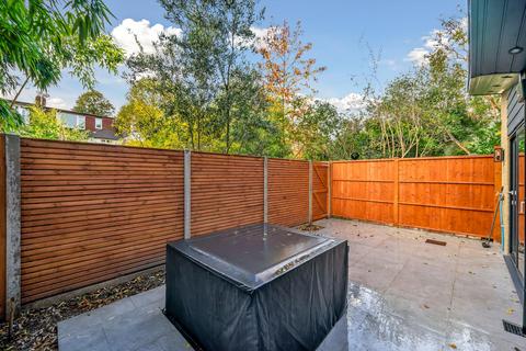 2 bedroom detached house to rent, Riverdale Gardens, Twickenham, TW1