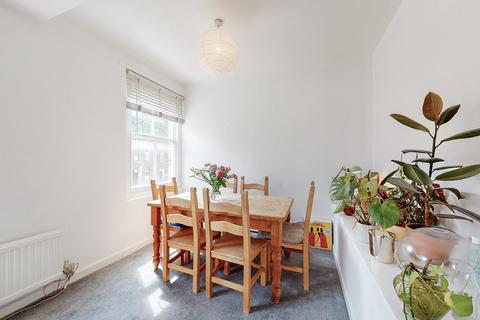 2 bedroom flat to rent, Sutton Place, Hackney