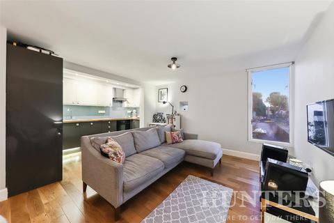 2 bedroom flat for sale, High Cross Road, London, N17