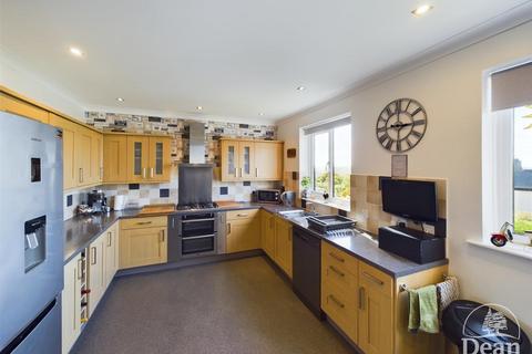 4 bedroom detached house for sale, Abbots Road, Cinderford