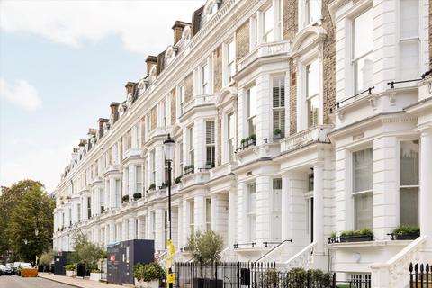 2 bedroom flat for sale, Stafford Terrace, London, W8