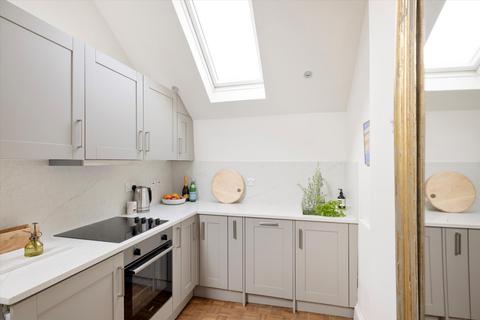 2 bedroom flat for sale, Stafford Terrace, London, W8