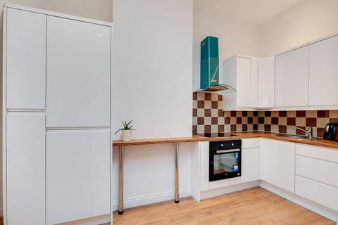 1 bedroom flat to rent, Chiswick High Road, Chiswick, London, W4