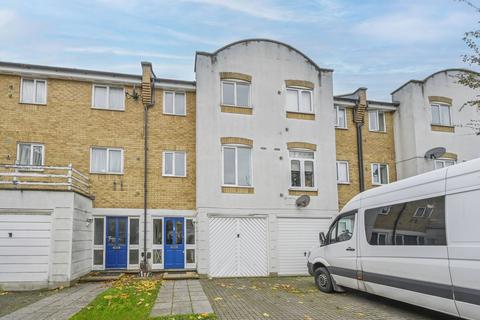 4 bedroom house to rent, Grimsby Grove, Gallions Reach, London, E16