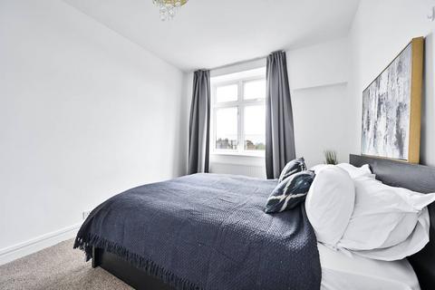 2 bedroom flat for sale, Parkview Court, Bishop's Park, London, SW6