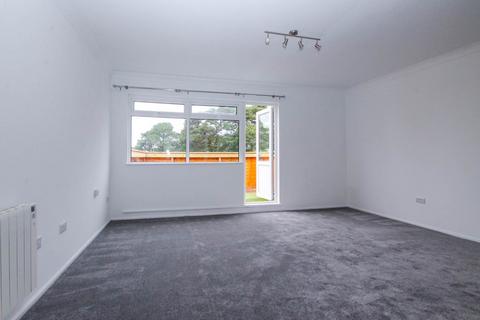 2 bedroom flat to rent, Marlow Drive, Christchurch , Dorset