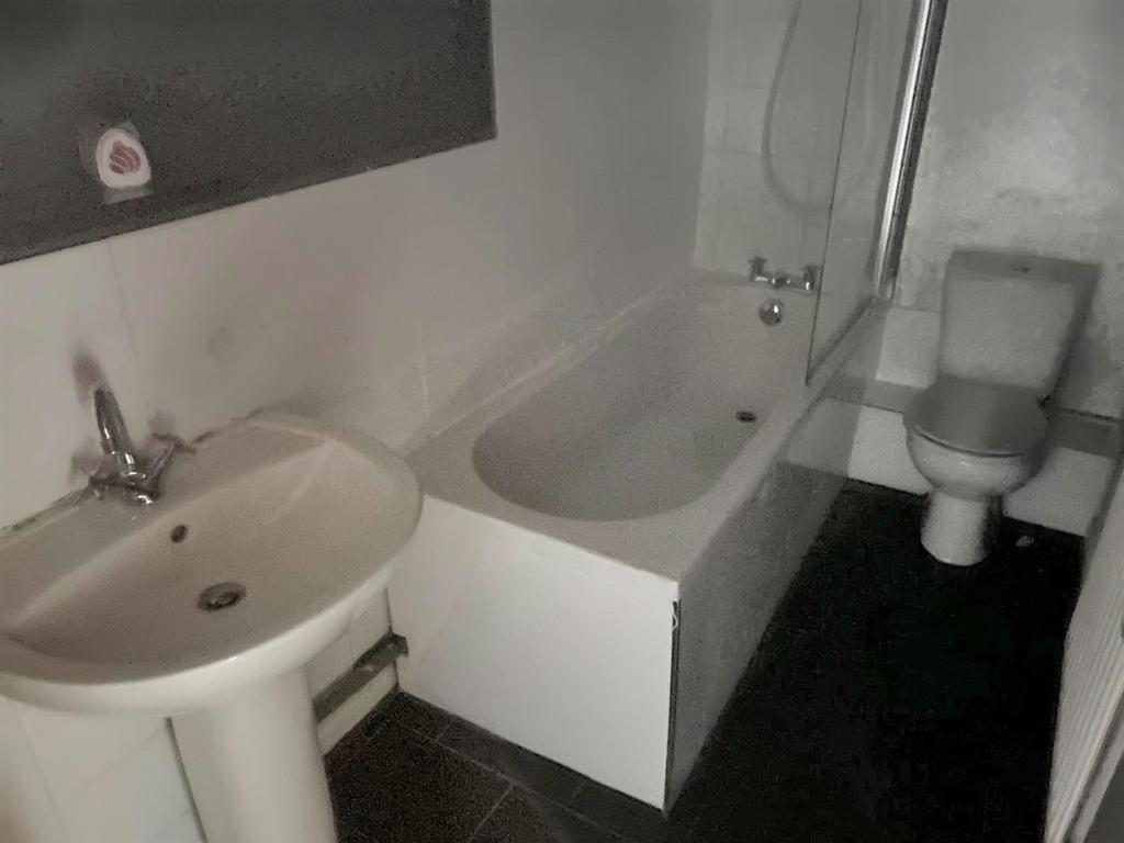 Bathroom / WC: