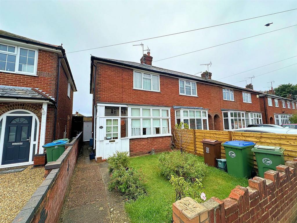 Castle Park Road, Wendover HP22 2 bed end of terrace house for sale £