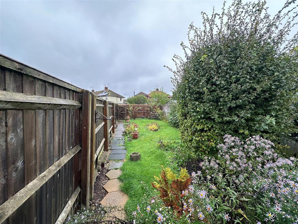 Castle Park Road, Wendover HP22 2 bed end of terrace house for sale £