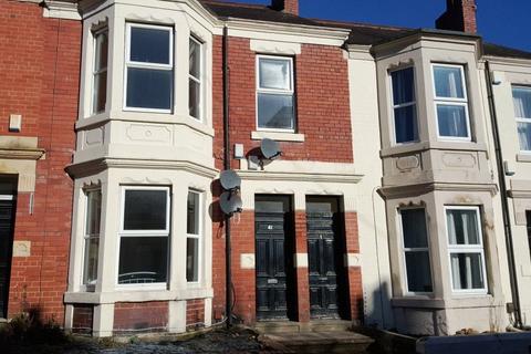 3 bedroom apartment to rent, Grosvenor Gardens, Newcastle upon Tyne, Tyne and Wear, NE2