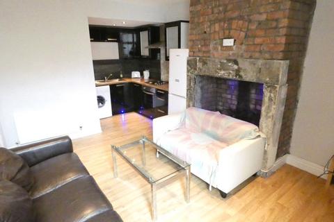 3 bedroom apartment to rent, Grosvenor Gardens, Newcastle upon Tyne, Tyne and Wear, NE2