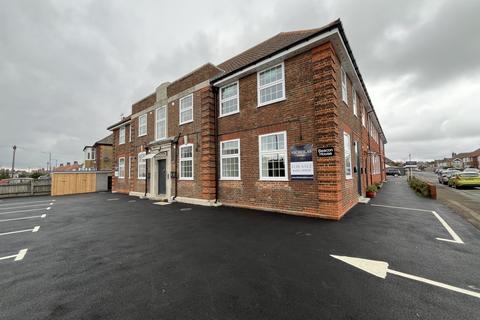 1 bedroom terraced house to rent, Beacon House High Road West, Felixstowe IP11