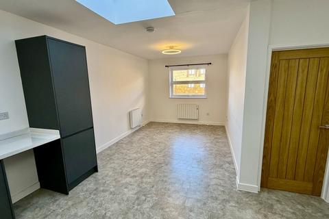 1 bedroom terraced house to rent, Beacon House High Road West, Felixstowe IP11