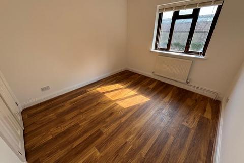 2 bedroom flat to rent, STATION ROAD, NEW BARNET, HERTS, EN5