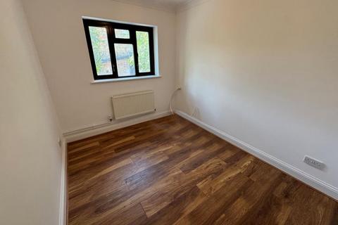 2 bedroom flat to rent, STATION ROAD, NEW BARNET, HERTS, EN5