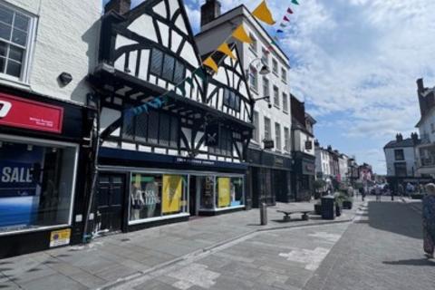 Shop to rent, 8 Queen Street, Salisbury, Wiltshire, SP1 1EY