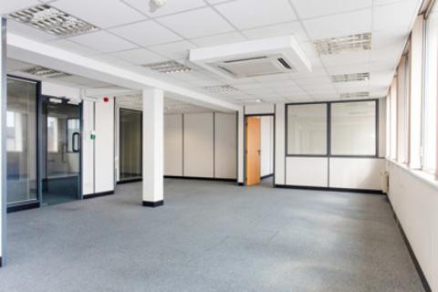 Office to rent, Suite 1, Second Floor, Cheviot House, 69-73 Castle Street, Salisbury, SP1 3SP