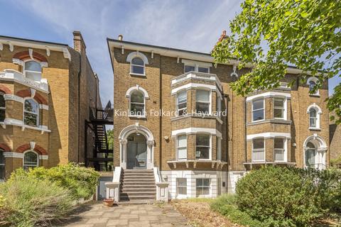 2 bedroom flat to rent, Wickham Road London SE4