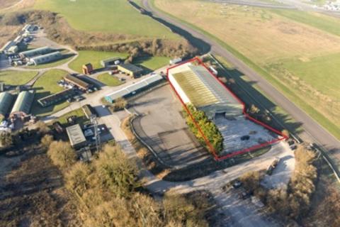 Industrial unit to rent, Unit 14, Thruxton Industrial Estate, Thruxton, Andover, Hampshire, SP11 8PW